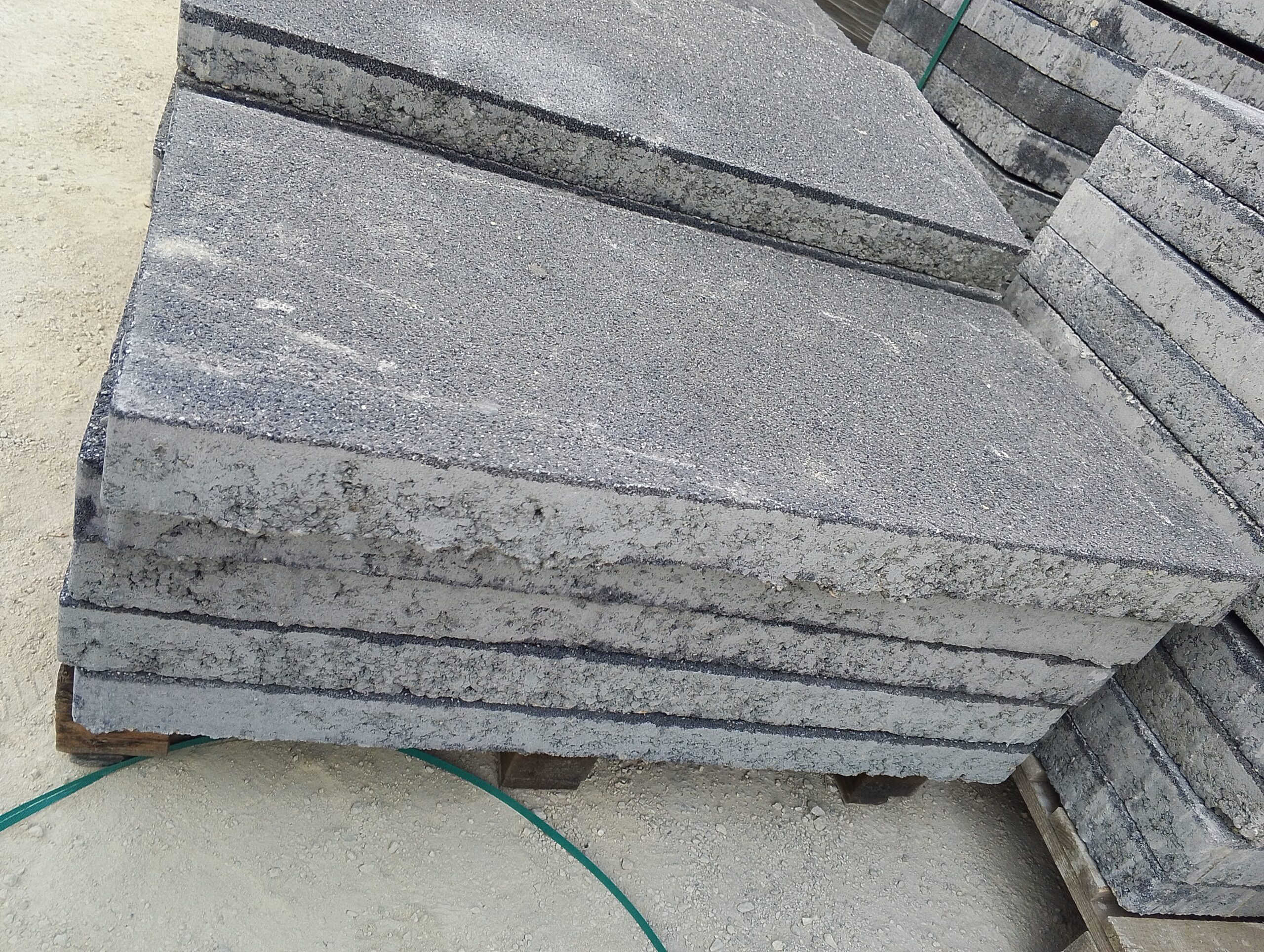 Mineralli Beton Adım Taşı